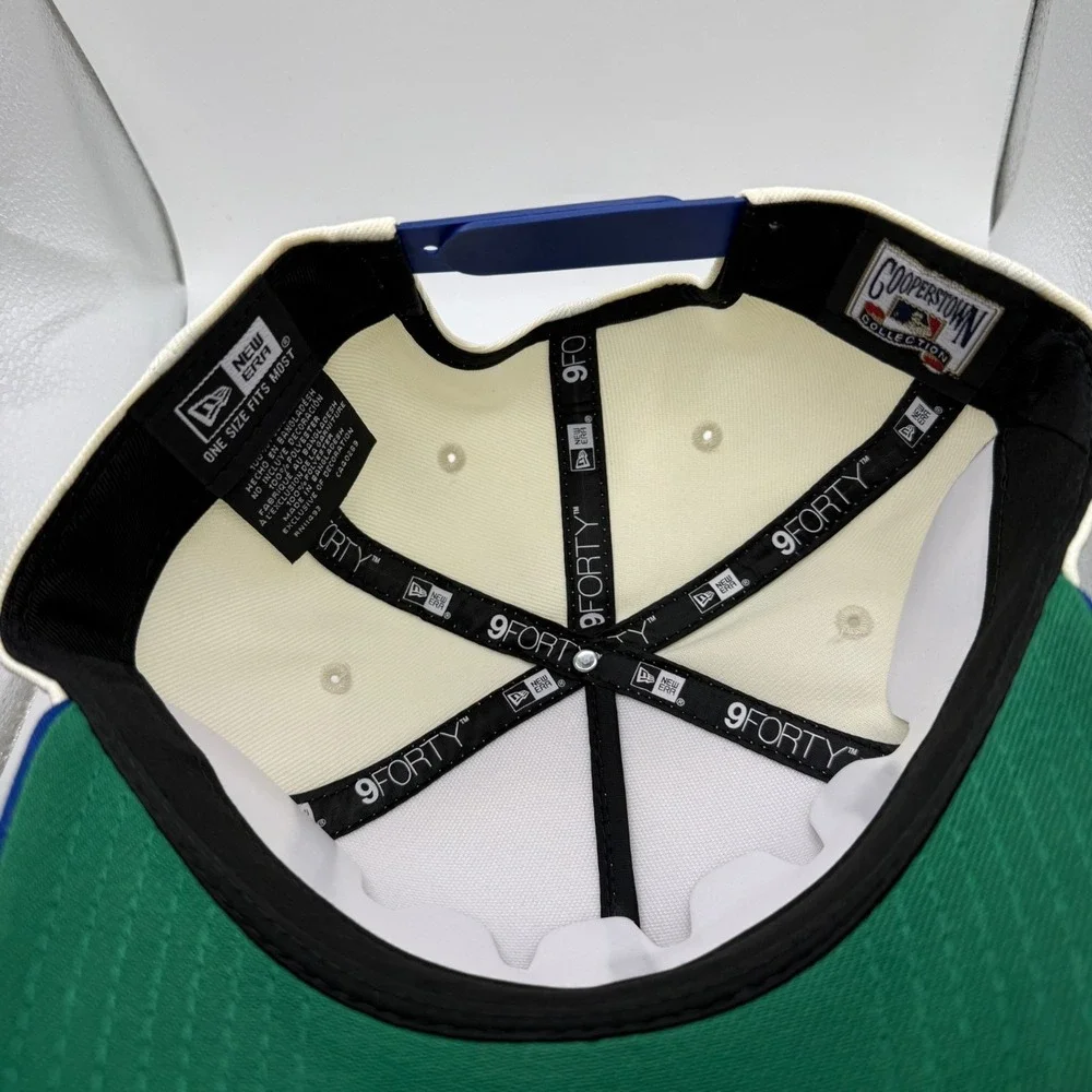 New Era Atlanta‎ Braves 9FORTY Adjustable Snapback Hat Cream & Blue MLB Cap